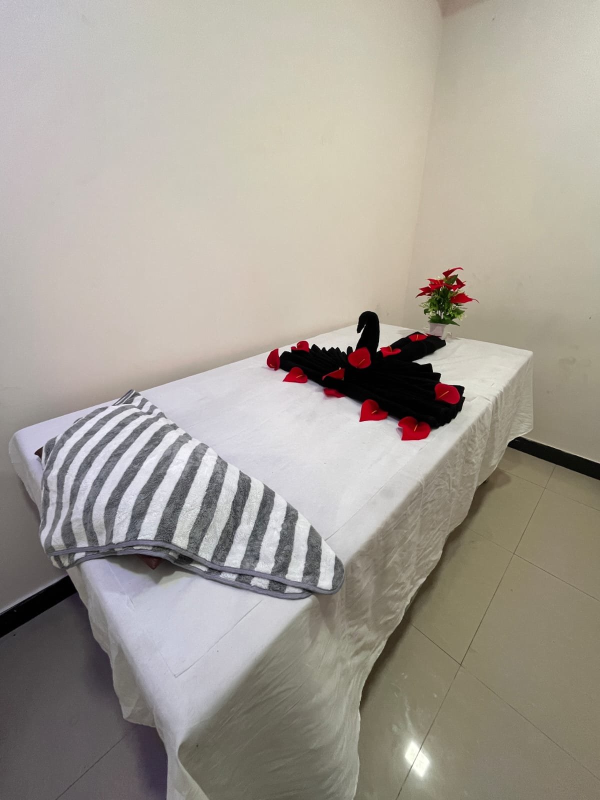 Luxury spa reception at 4M Spa in Nungambakkam, Chennai